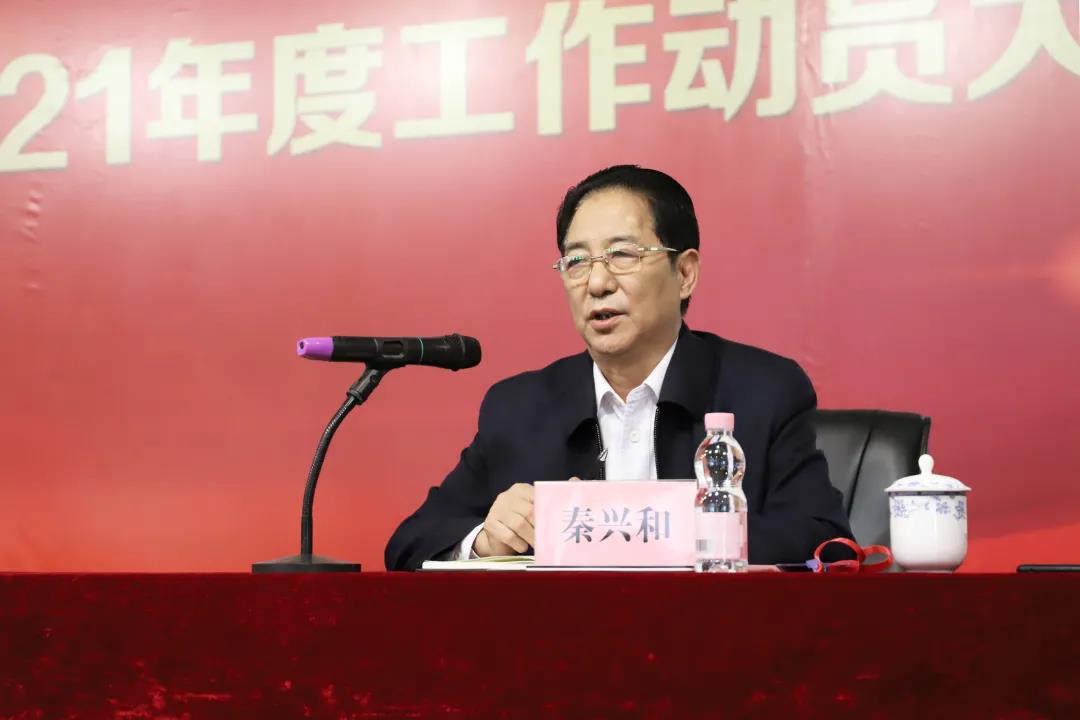 唯美集团董事长_国岳集团董事长图片